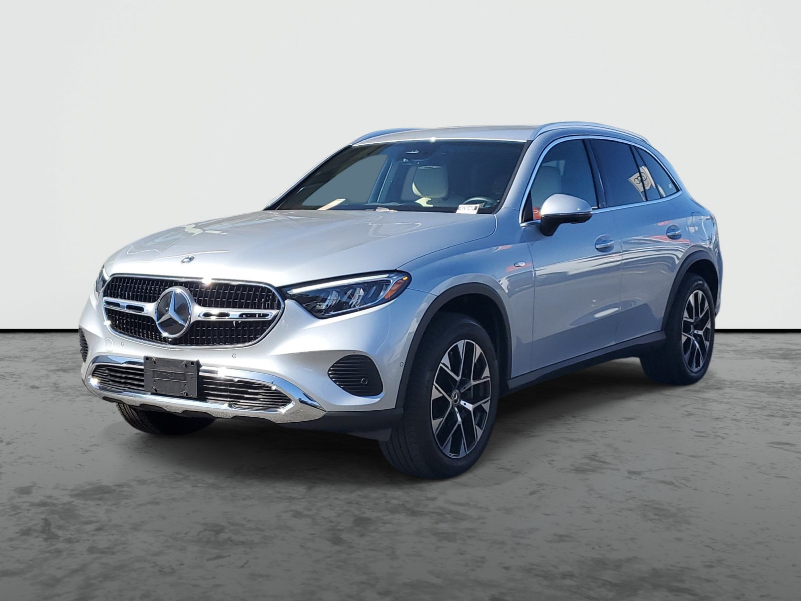 Used 2025 Mercedes-Benz GLC 350e 4MATIC image 2