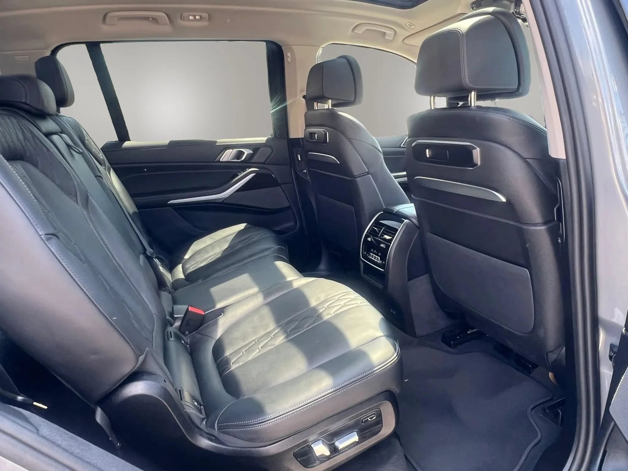 Used 2025 BMW X7 xDrive40i AWD/4WD image 34