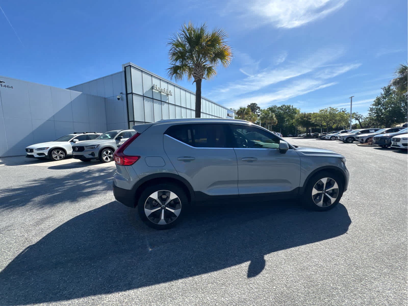 Used 2024 Volvo XC40 B5 Core w/ Climate Package image 26