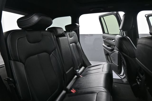 Used 2023 Jeep Grand Cherokee Overland AWD/4WD image 25