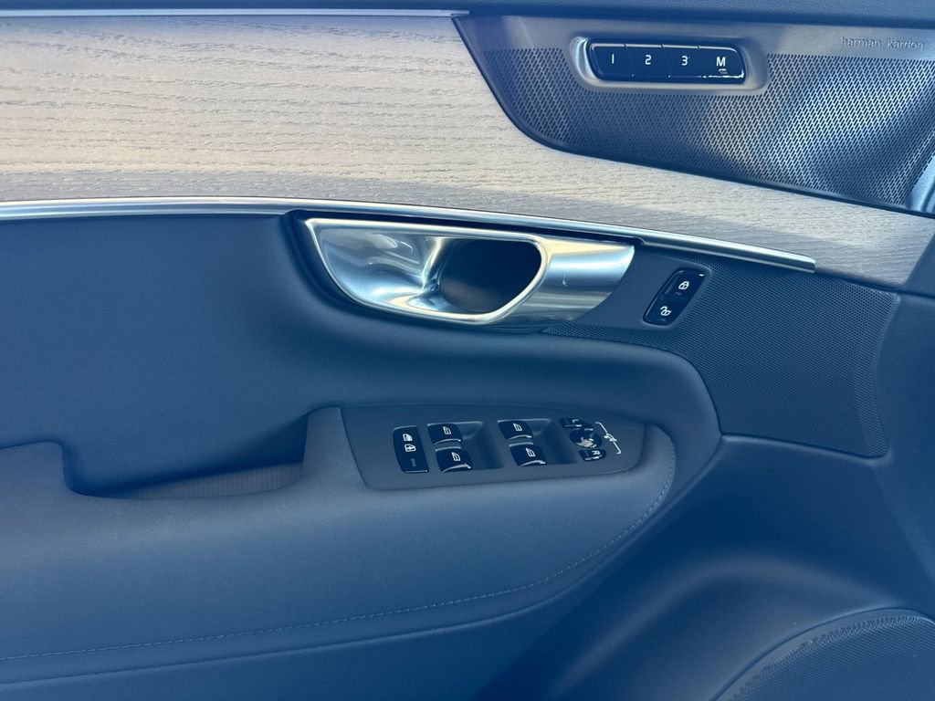 New 2026 Volvo XC90 B5 Plus image 10