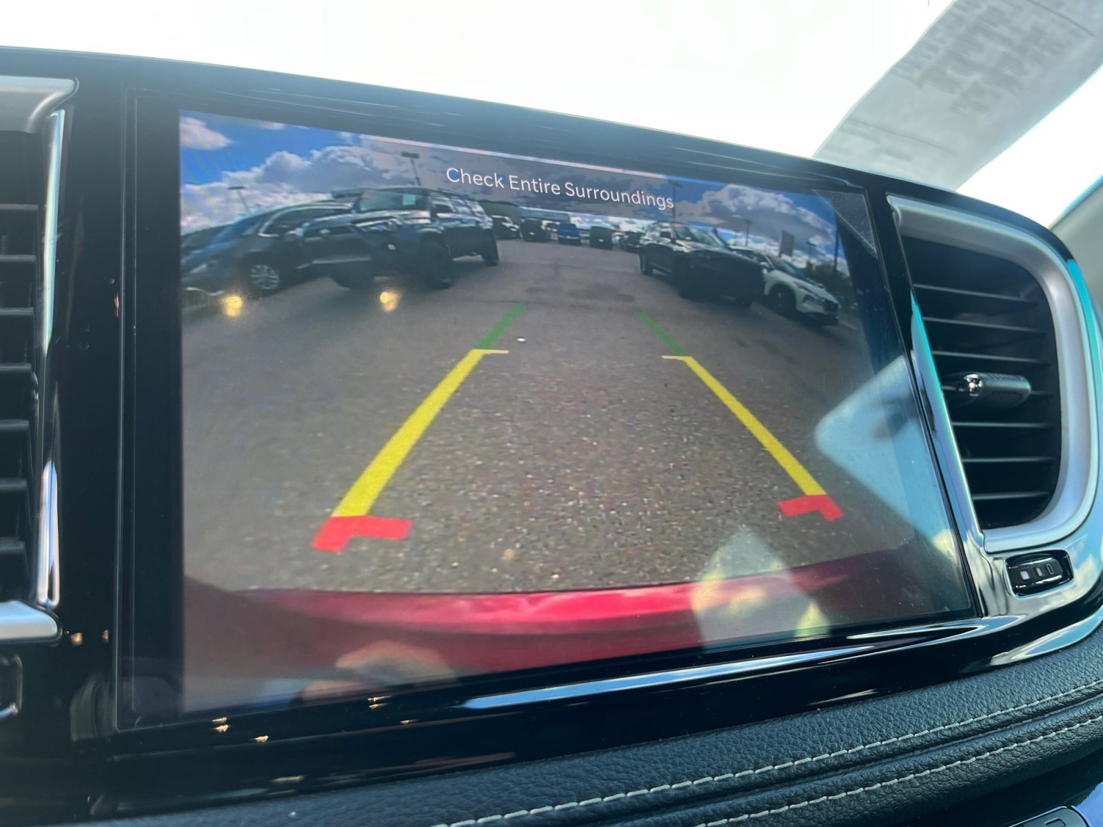 Used 2023 Chrysler Pacifica Touring-L w/ S Appearance Package image 28