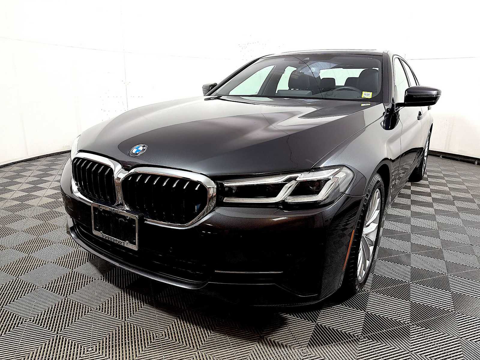 Used 2023 BMW 530i xDrive w/ Convenience Package AWD/4WD image 3