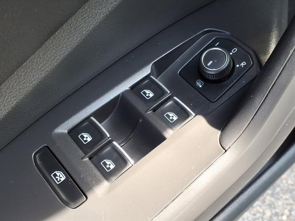 Used 2024 Volkswagen Jetta SE image 8