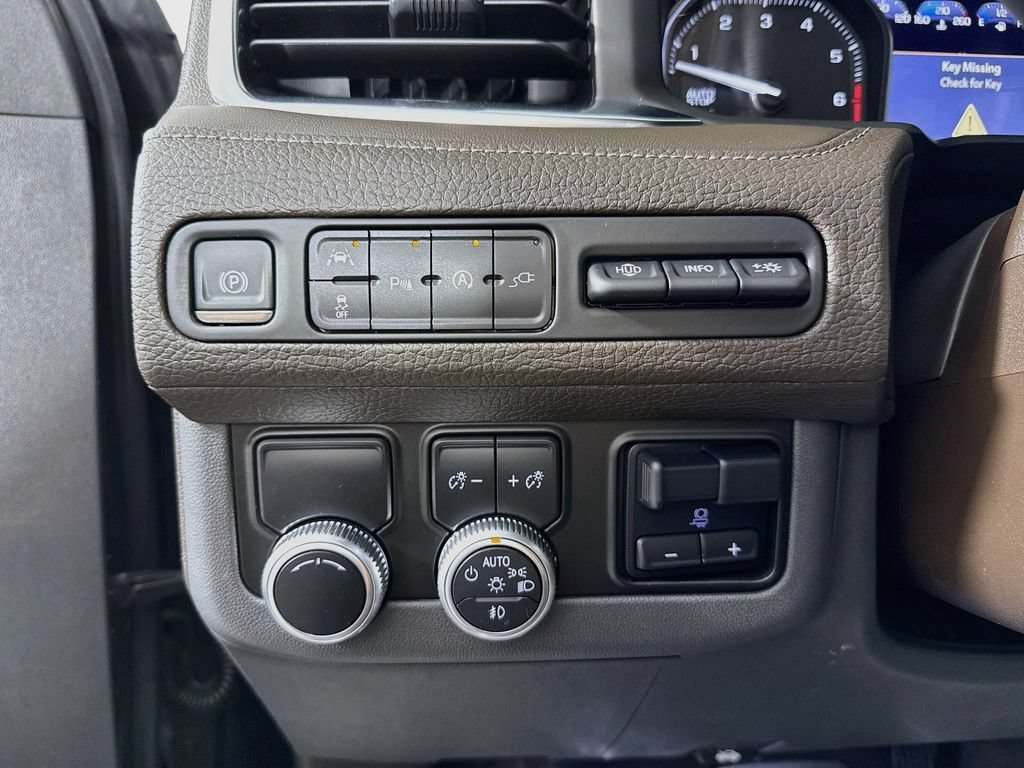 Used 2021 GMC Yukon Denali w/ Denali Premium Package RWD image 10