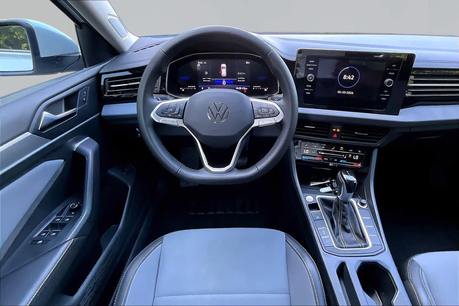Used 2025 Volkswagen Jetta SE FWD image 6