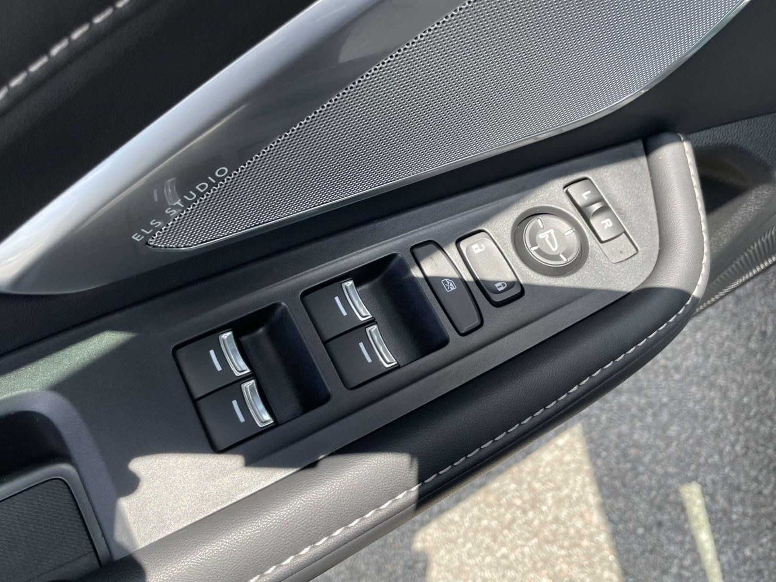 Used 2023 Acura RDX w/ Technology Package FWD image 18