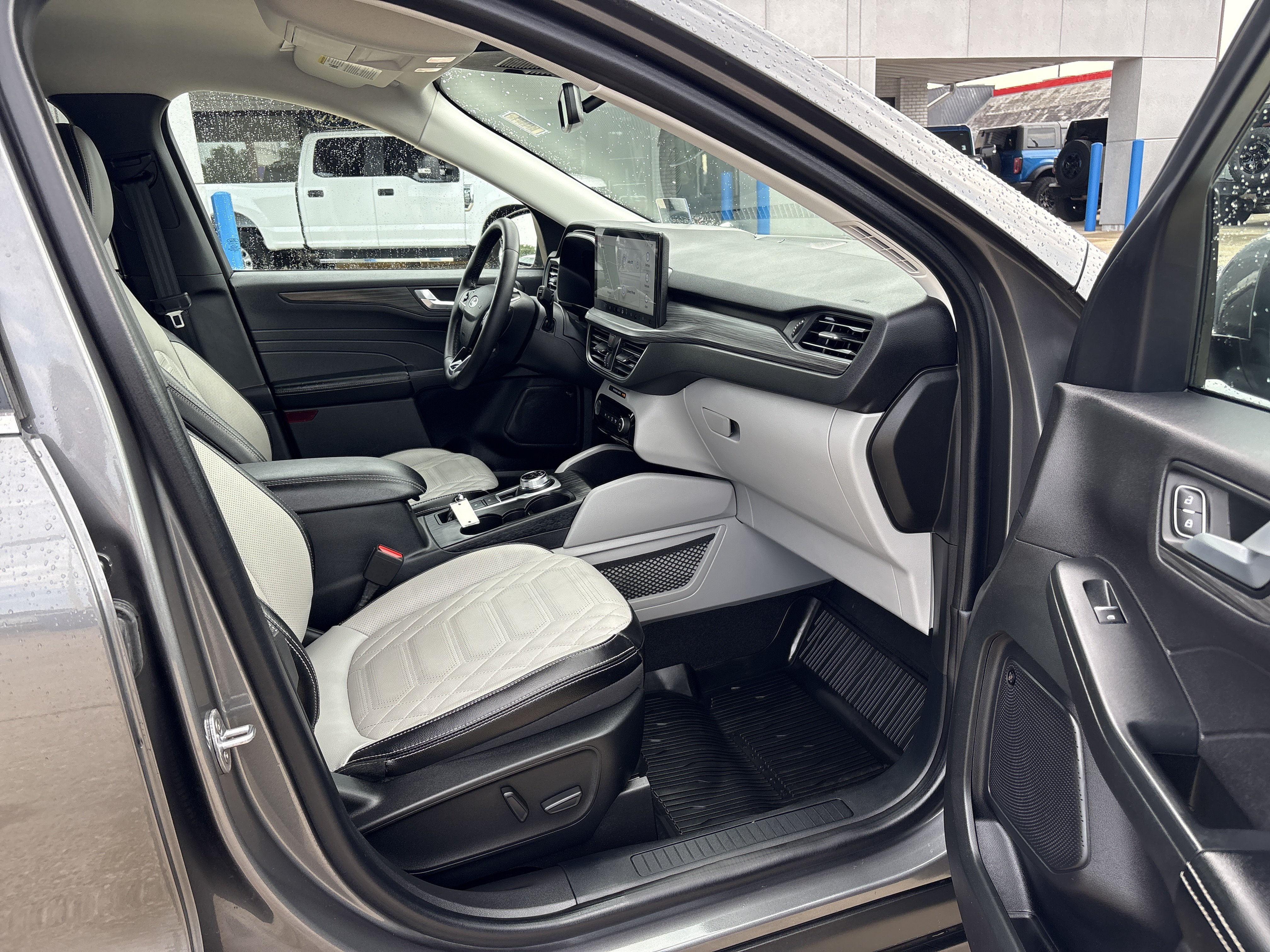 Used 2023 Ford Escape Platinum w/ Premium Technology Package AWD/4WD image 8
