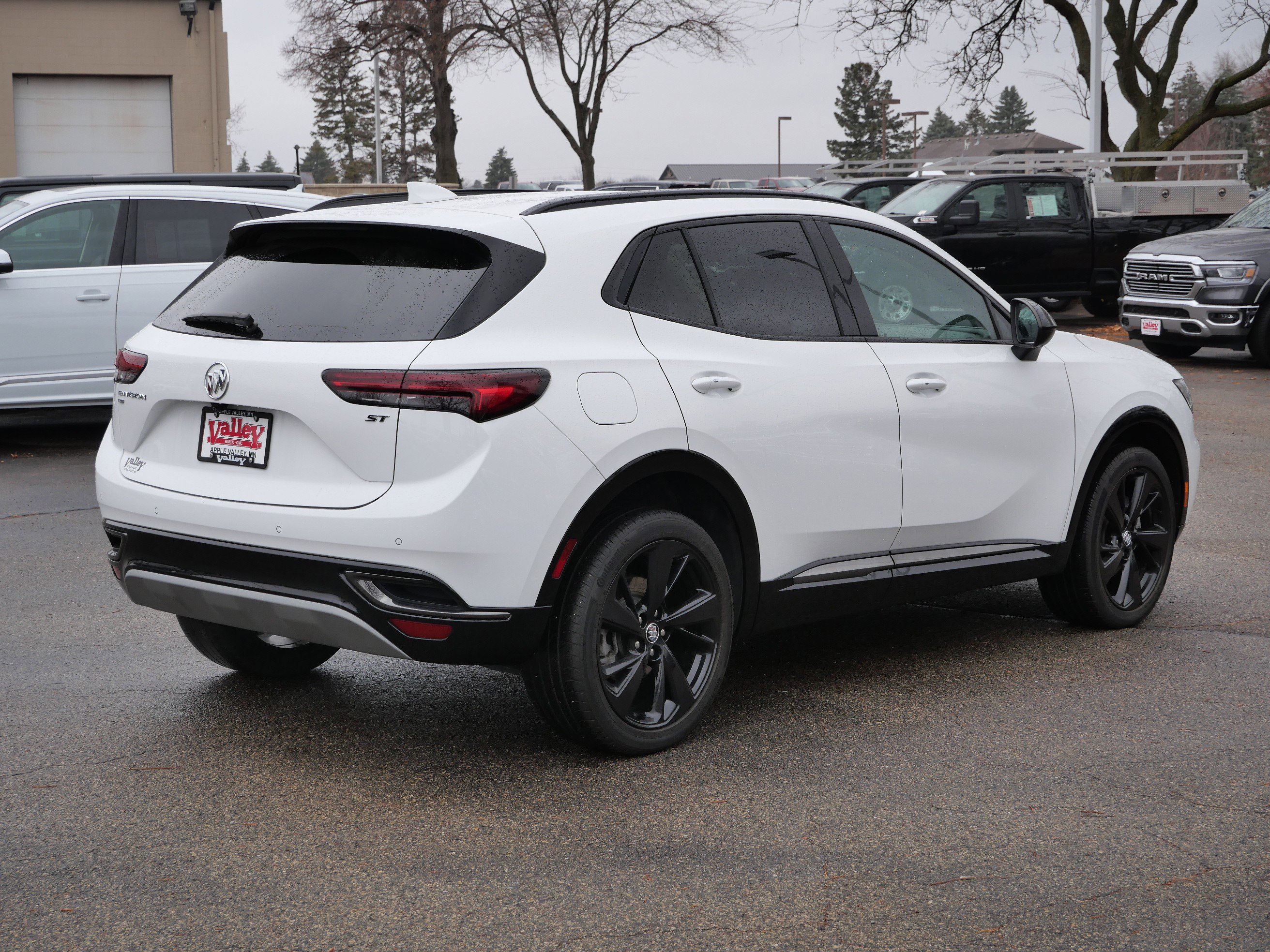 Used 2022 Buick Envision Essence w/ Sport Touring Package image 9