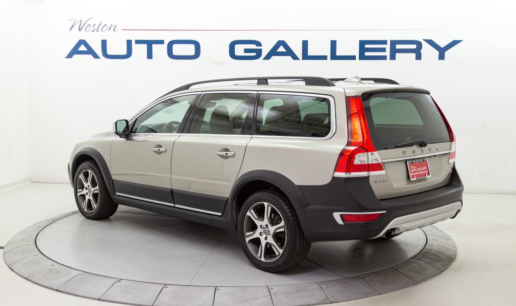 Used 2015 Volvo XC70 T6 w/ Technology Package AWD/4WD image 3