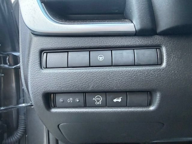 Used 2025 Nissan Rogue SV FWD image 25