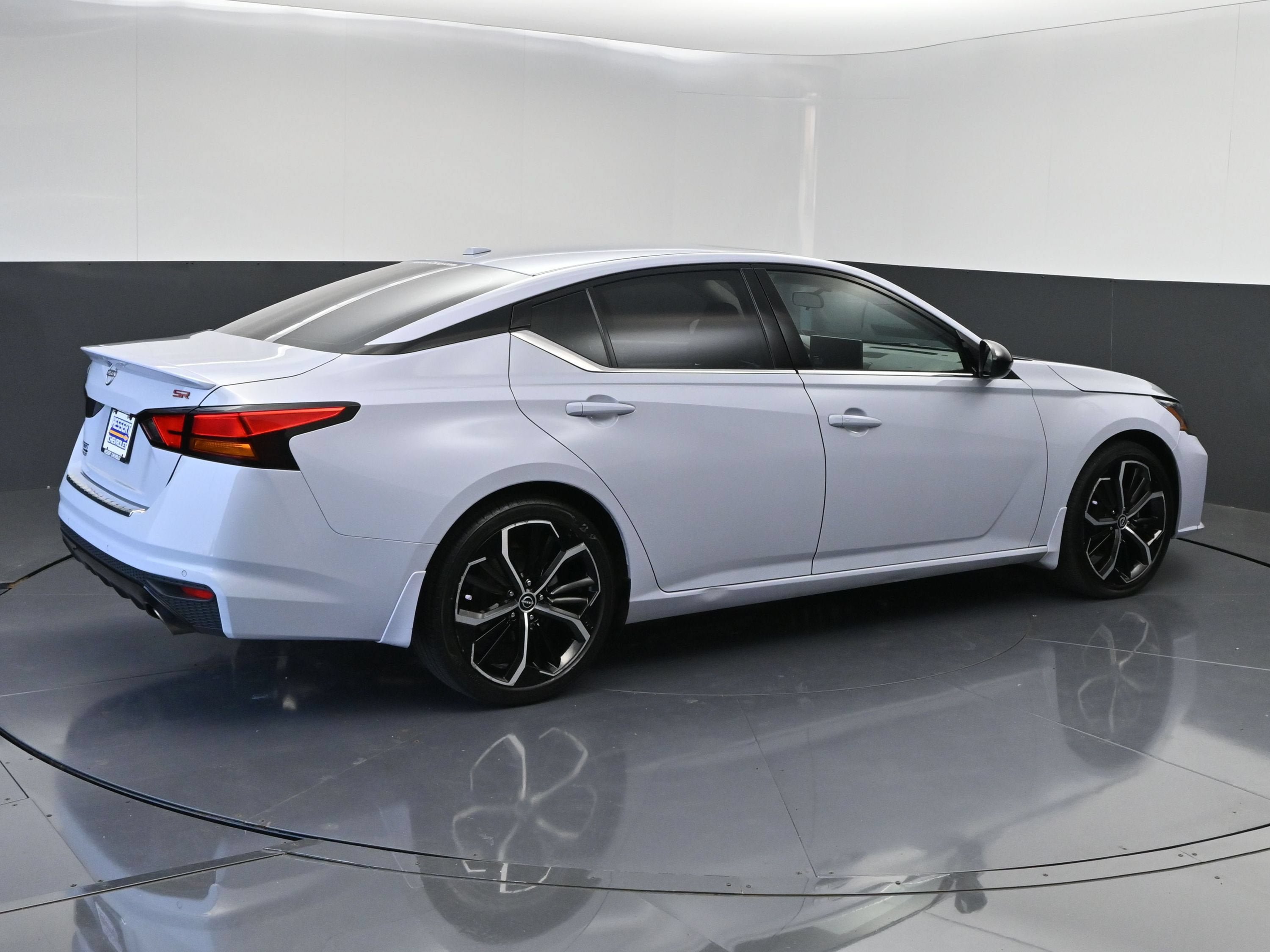 Used 2023 Nissan Altima 2.5 SR w/ SR Premium Package FWD image 8