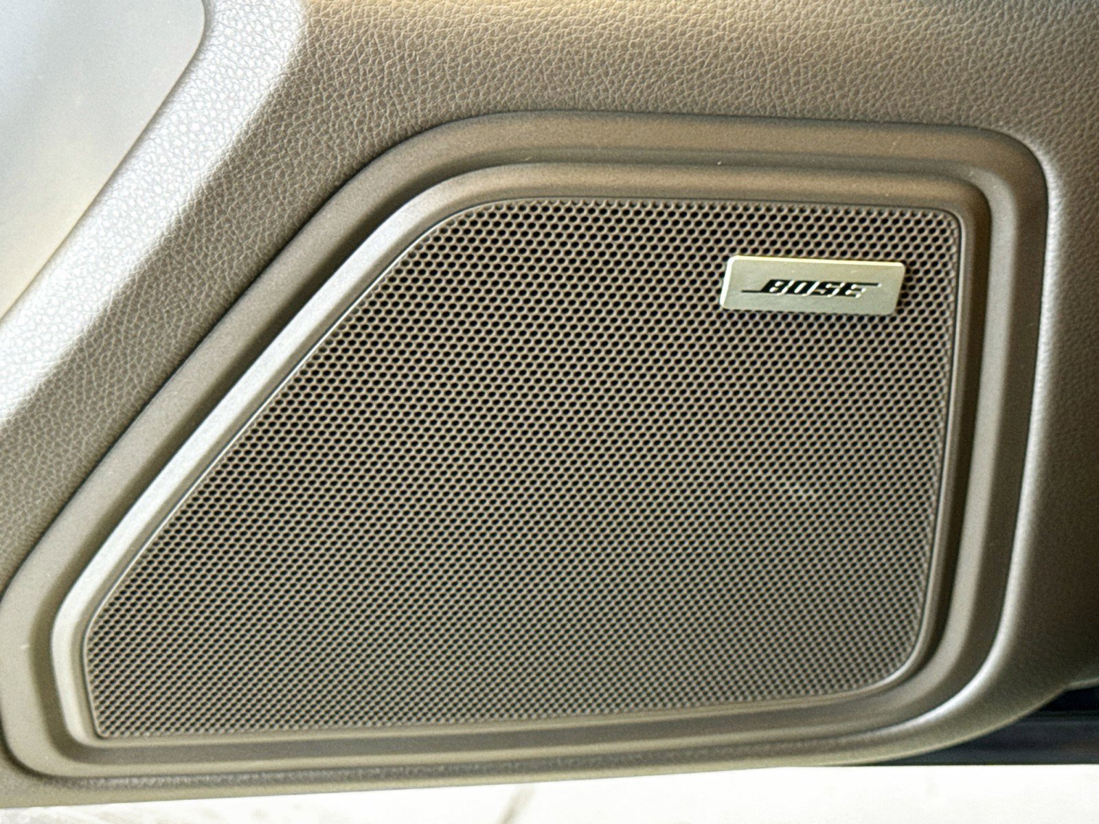 Certified 2025 Porsche Macan image 12