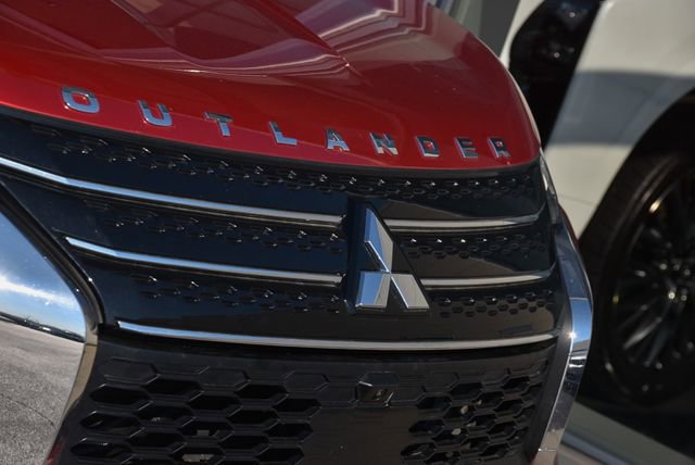 Used 2023 Mitsubishi Outlander AWD image 13