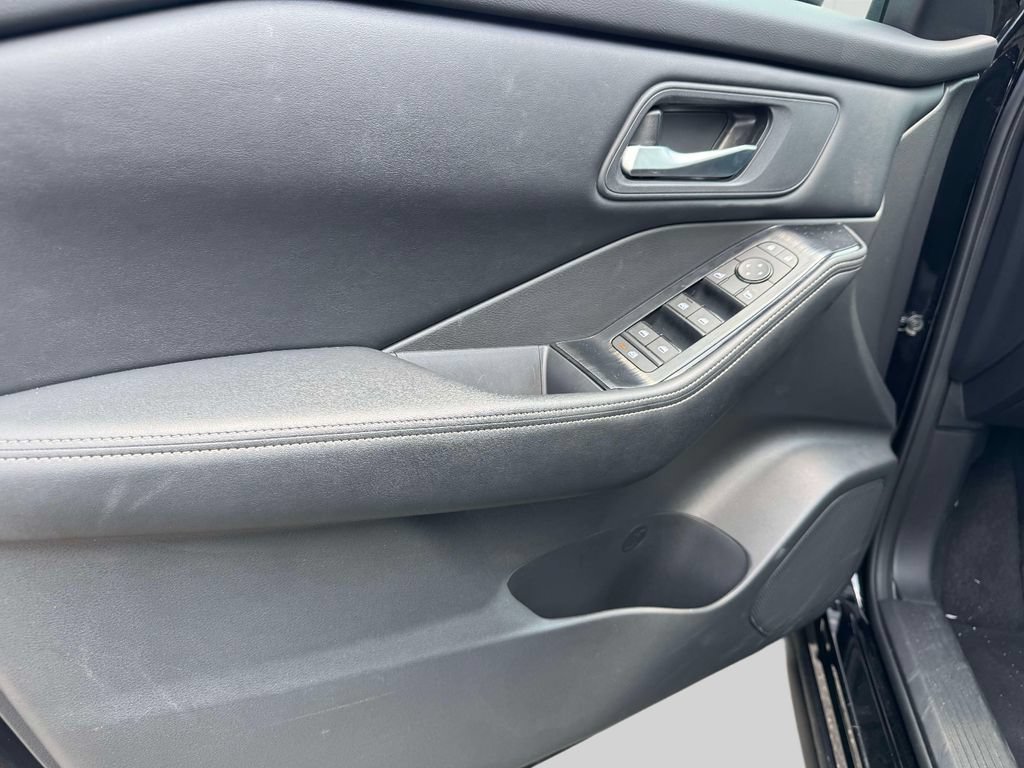 Certified 2026 Nissan Rogue SV AWD/4WD image 15