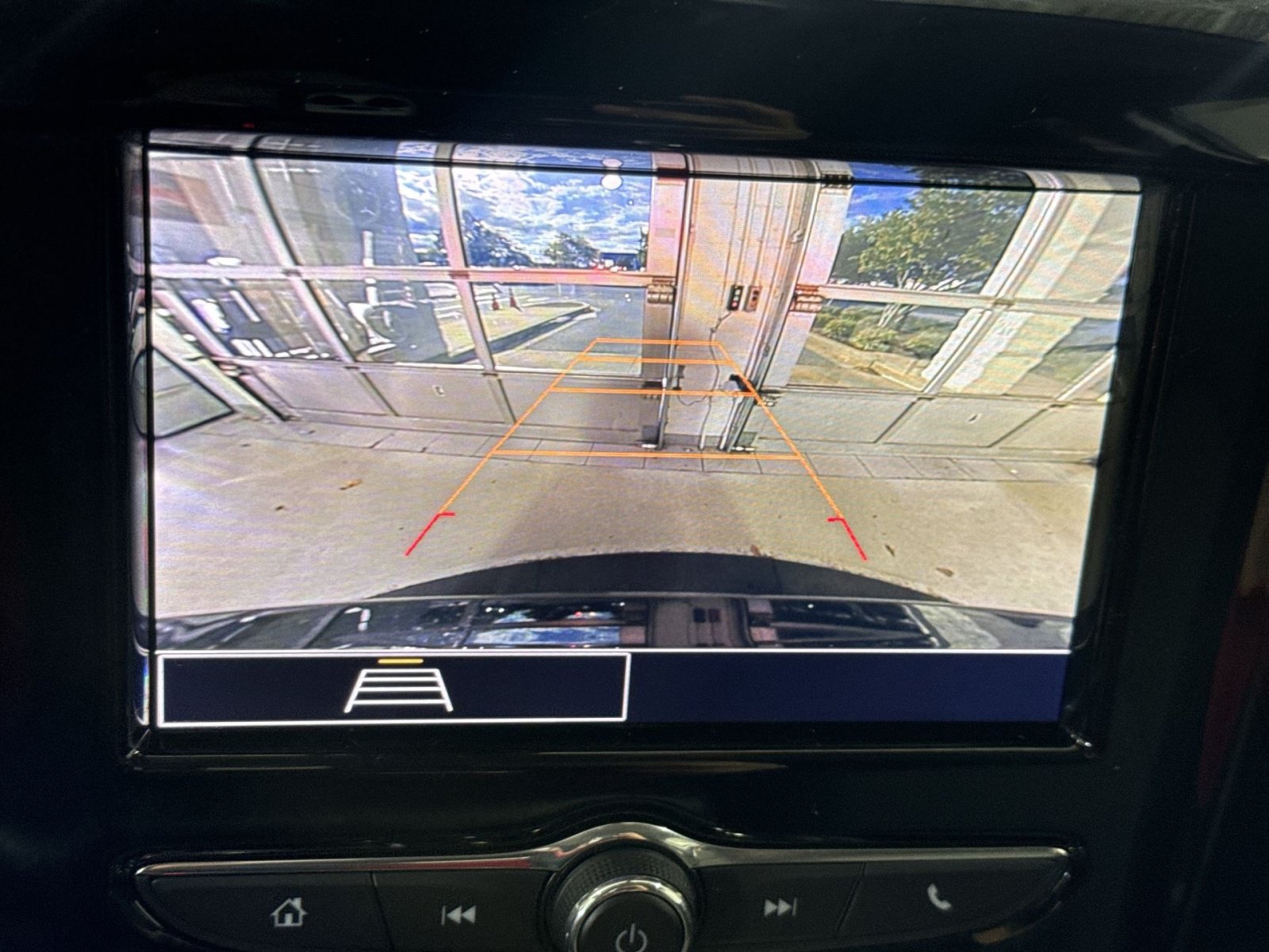 Used 2021 Chevrolet Traverse LS FWD image 20