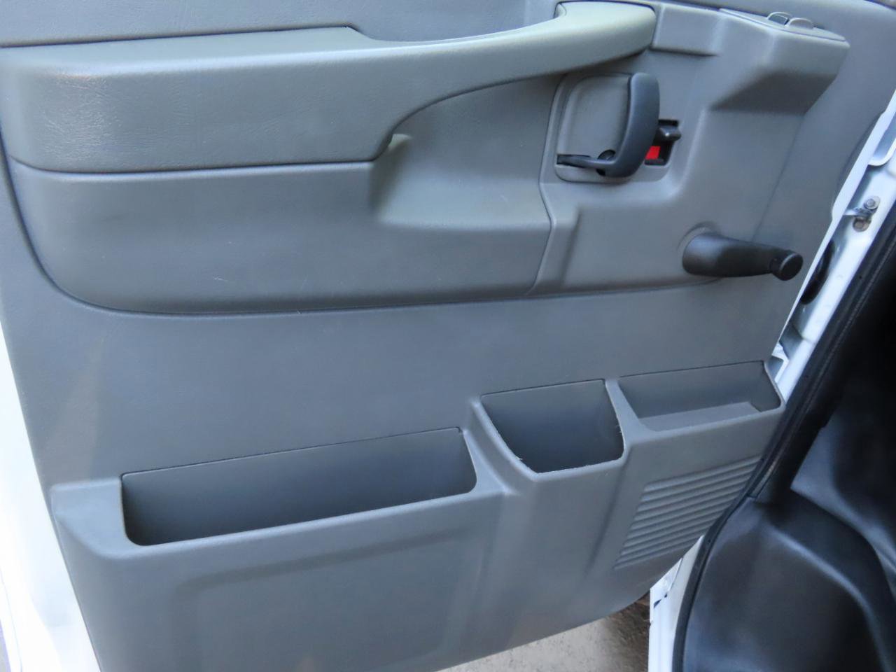 Used 2013 Chevrolet Express 2500 RWD image 6
