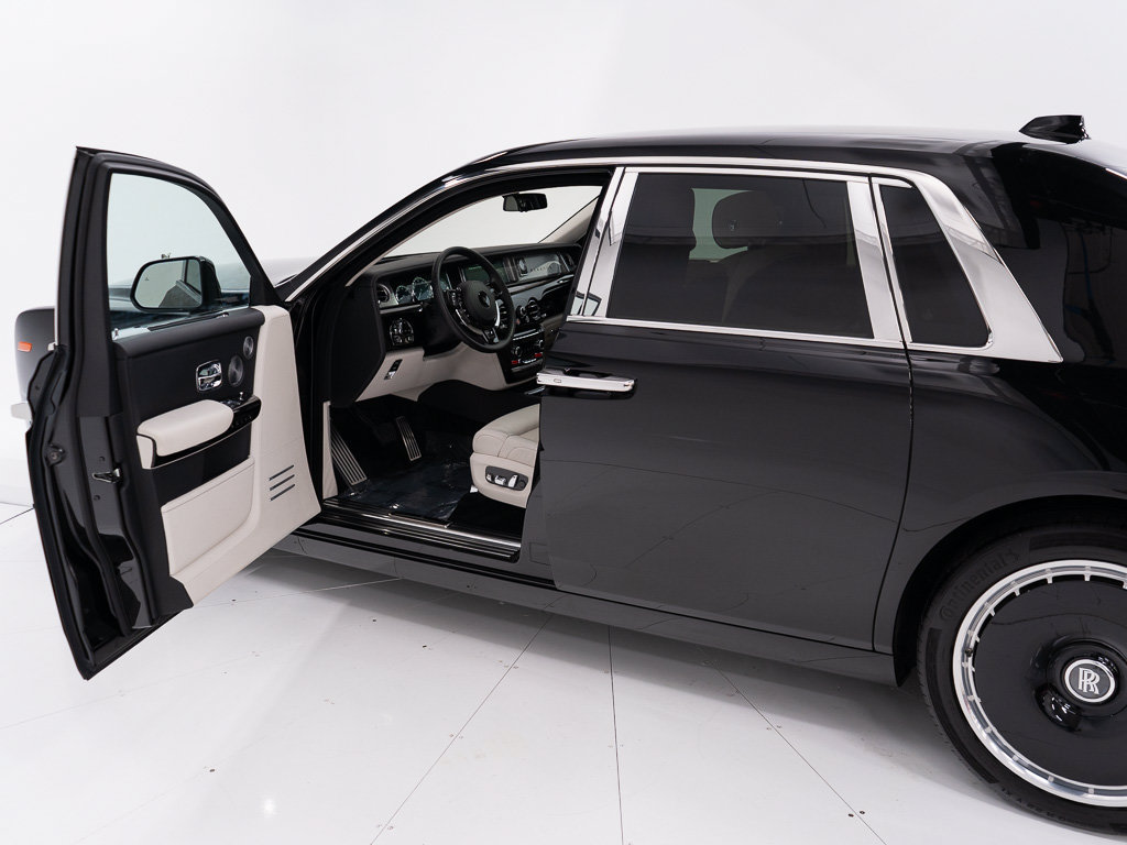 Certified 2018 Rolls-Royce Phantom Sedan RWD image 9