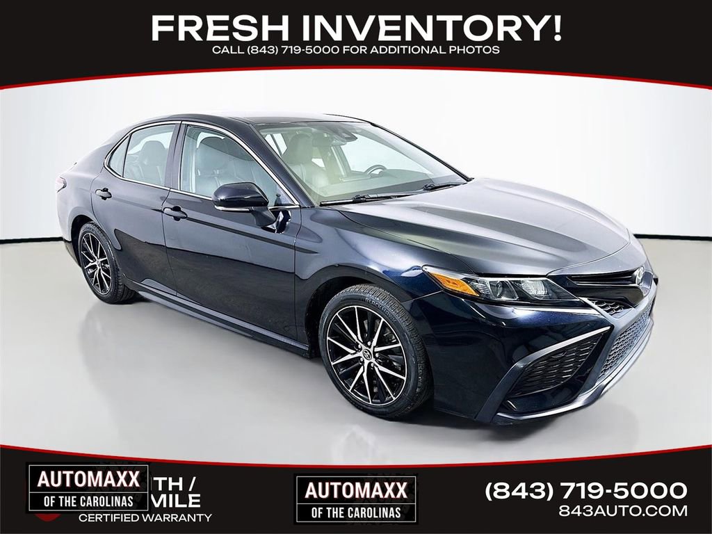 Used 2022 Toyota Camry SE image 1