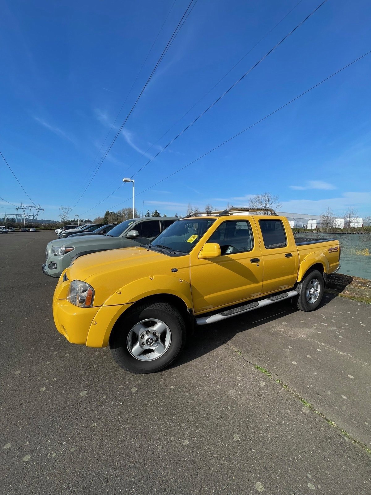 Used 2001 Nissan Frontier SE image 2