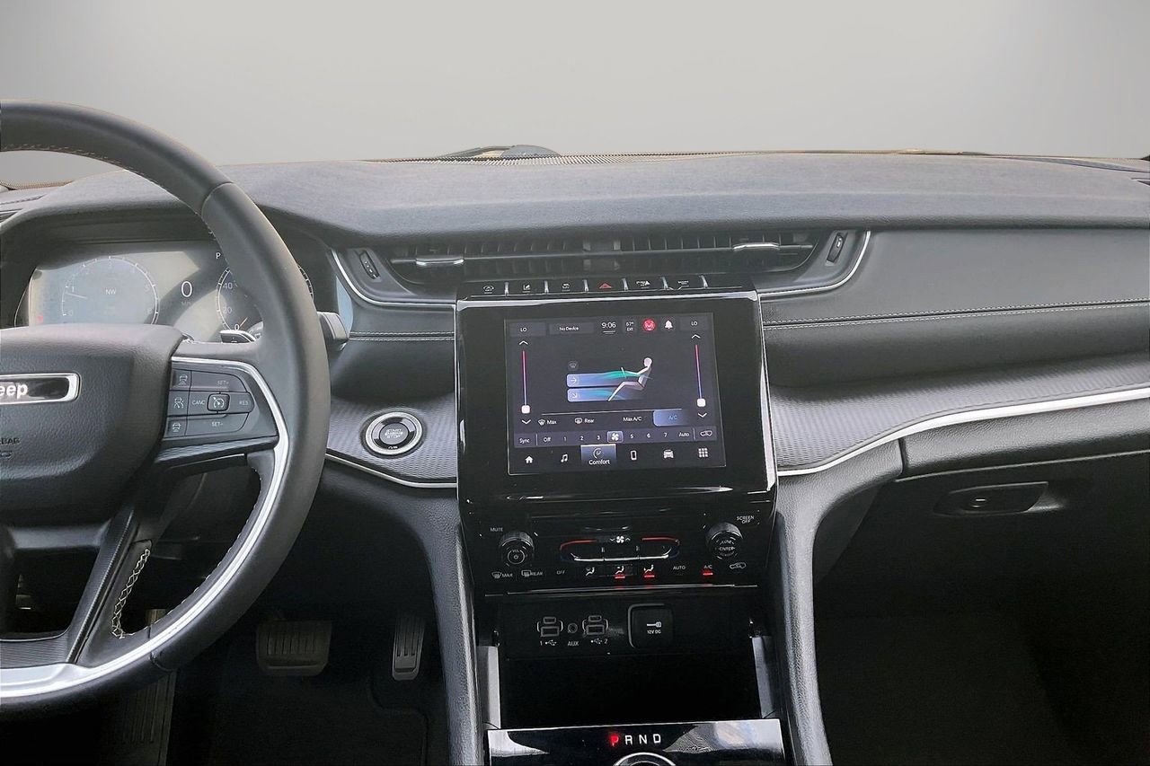 Certified 2023 Jeep Grand Cherokee Laredo X image 13