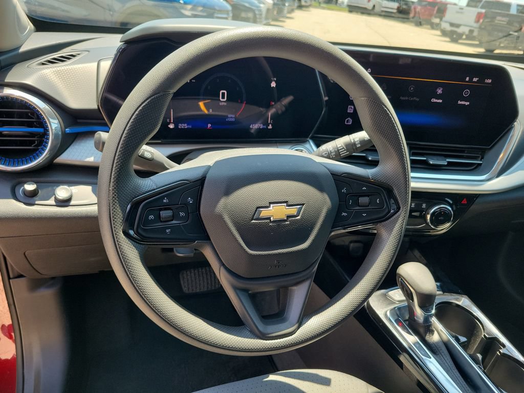 Used 2025 Chevrolet Trax LT FWD image 22
