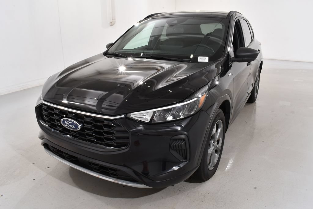 Used 2024 Ford Escape ST-Line w/ Tech Pack #1 AWD/4WD image 2