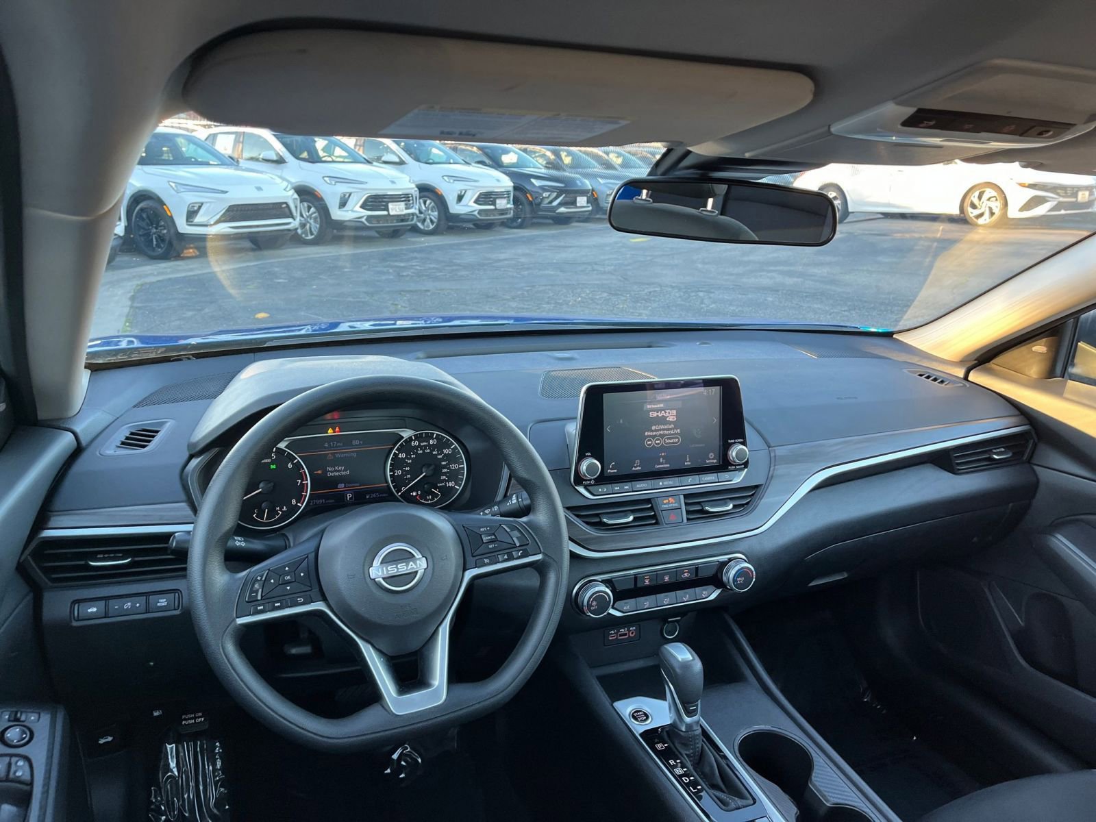 Used 2025 Nissan Altima 2.5 SV image 33