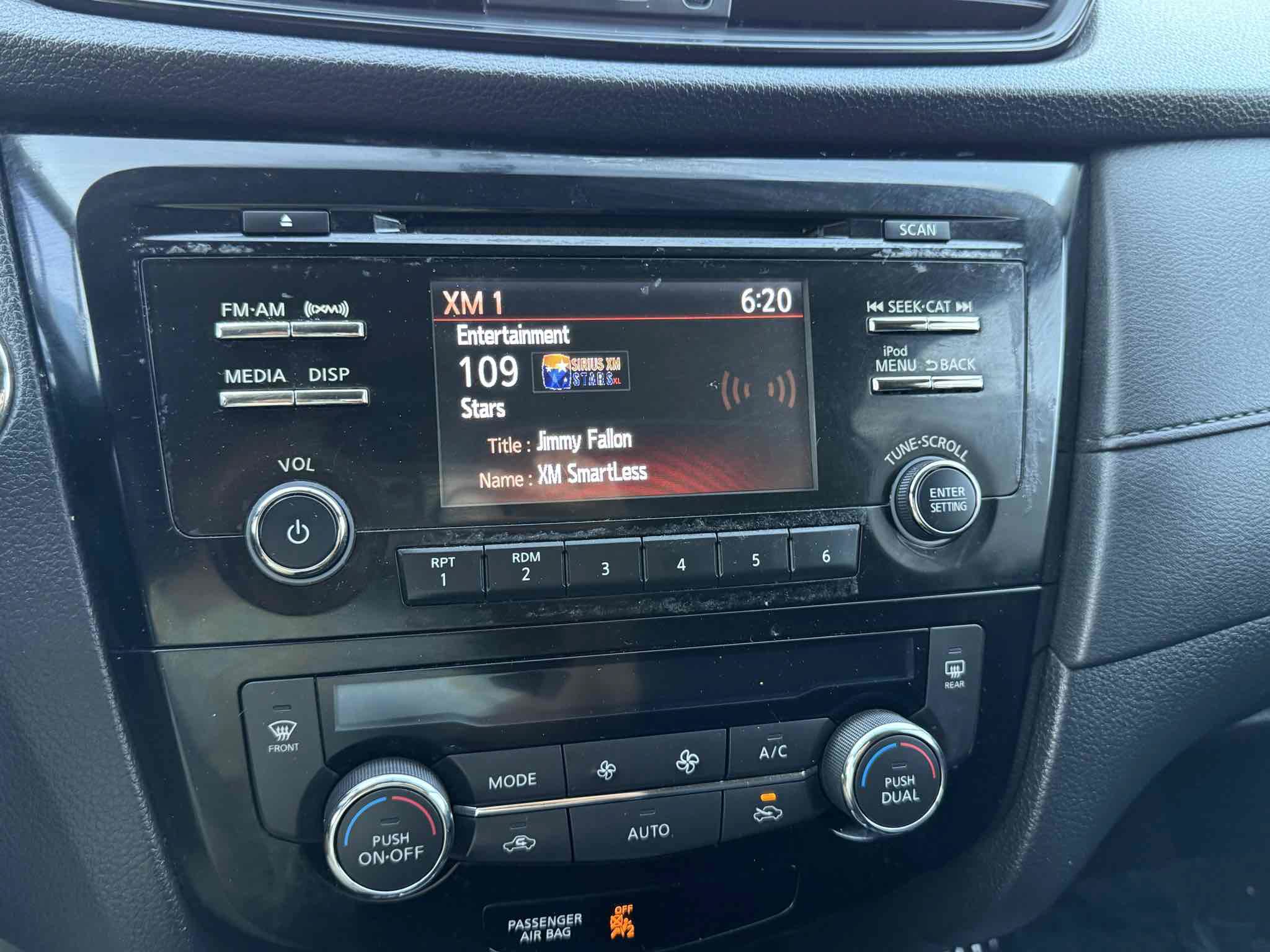 Used 2017 Nissan Rogue SV FWD image 7