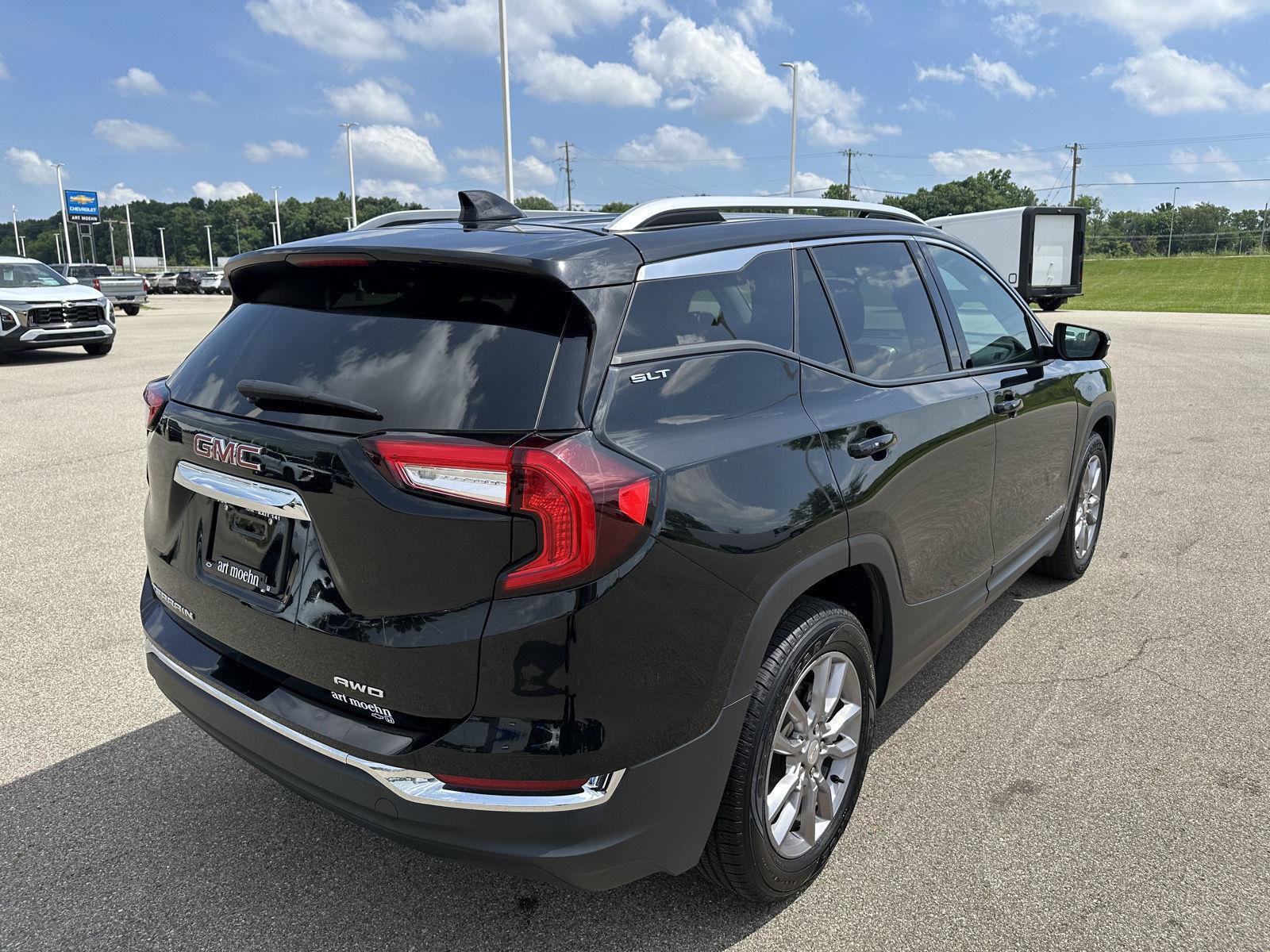 Used 2024 GMC Terrain SLT AWD/4WD image 7