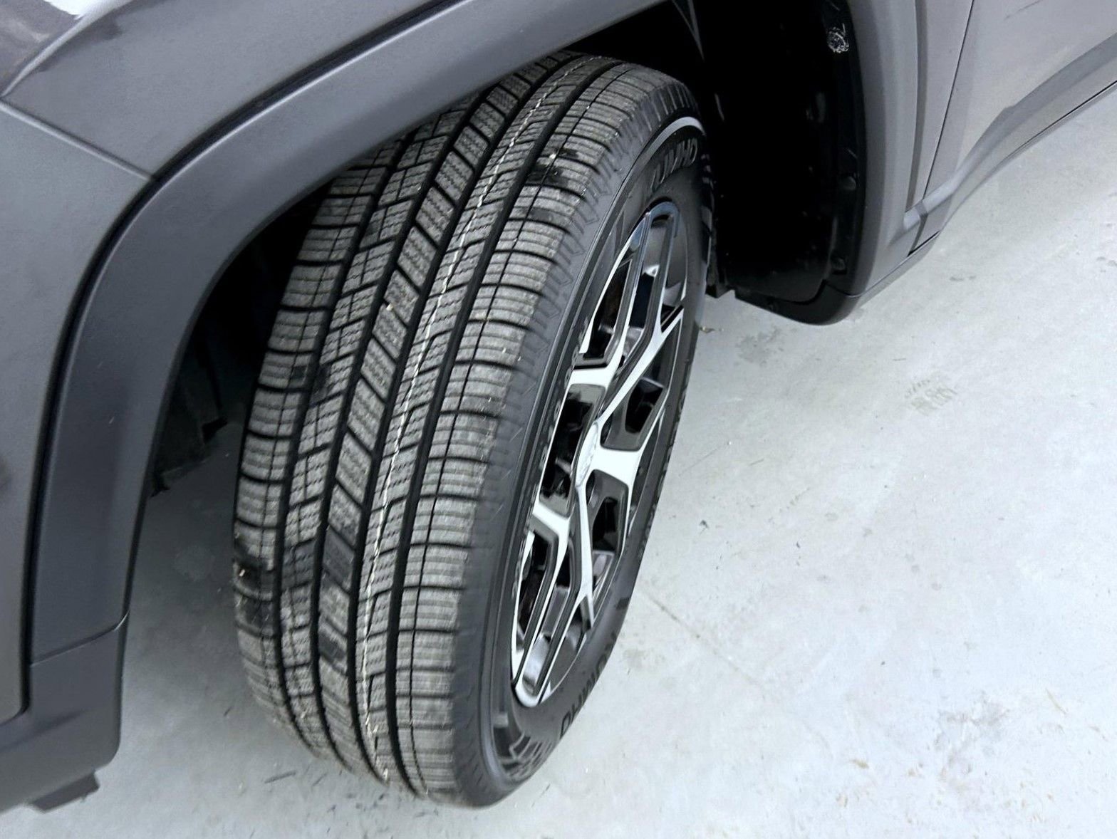 Used 2024 Jeep Compass Limited w/ Sun and Sound Group image 23