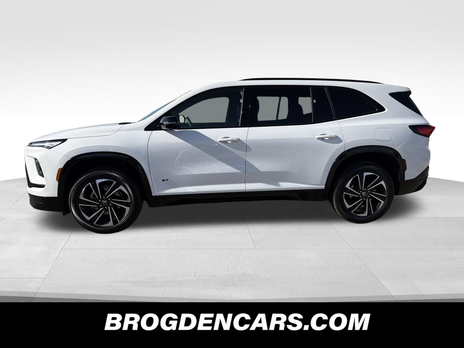 Used 2025 Buick Enclave Sport Touring image 5