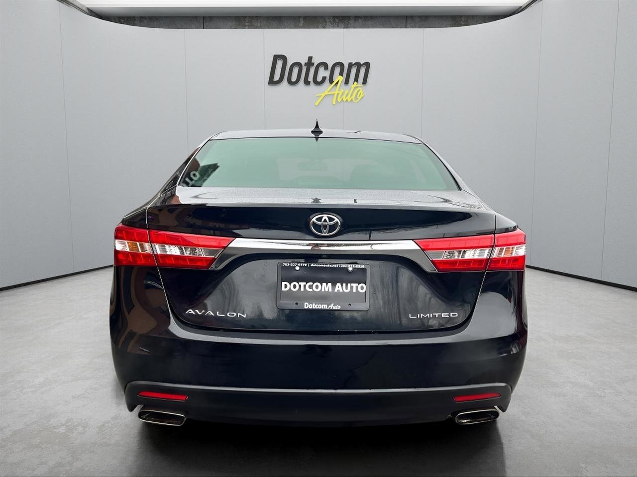 Used 2013 Toyota Avalon Limited w/ Technology Pkg FWD image 9