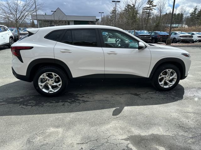 Used 2024 Chevrolet Trax LS w/ LS Convenience Package image 6