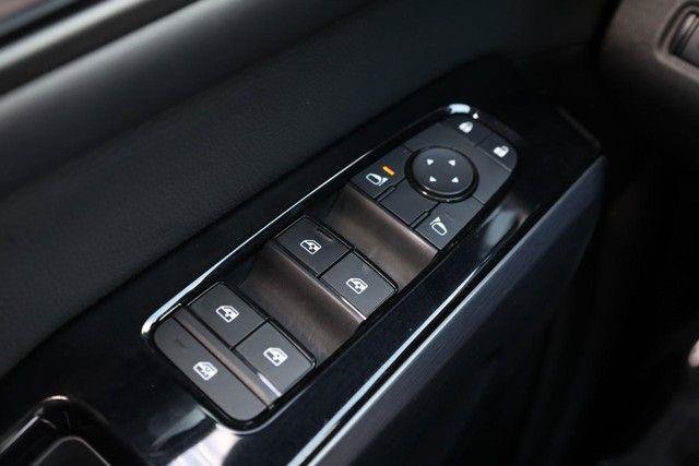 Used 2025 Nissan Pathfinder SL w/ SL Premium Package FWD image 21