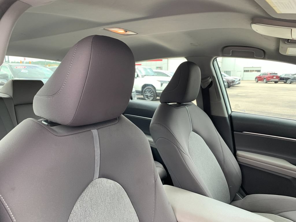 Used 2022 Toyota Camry LE FWD image 18