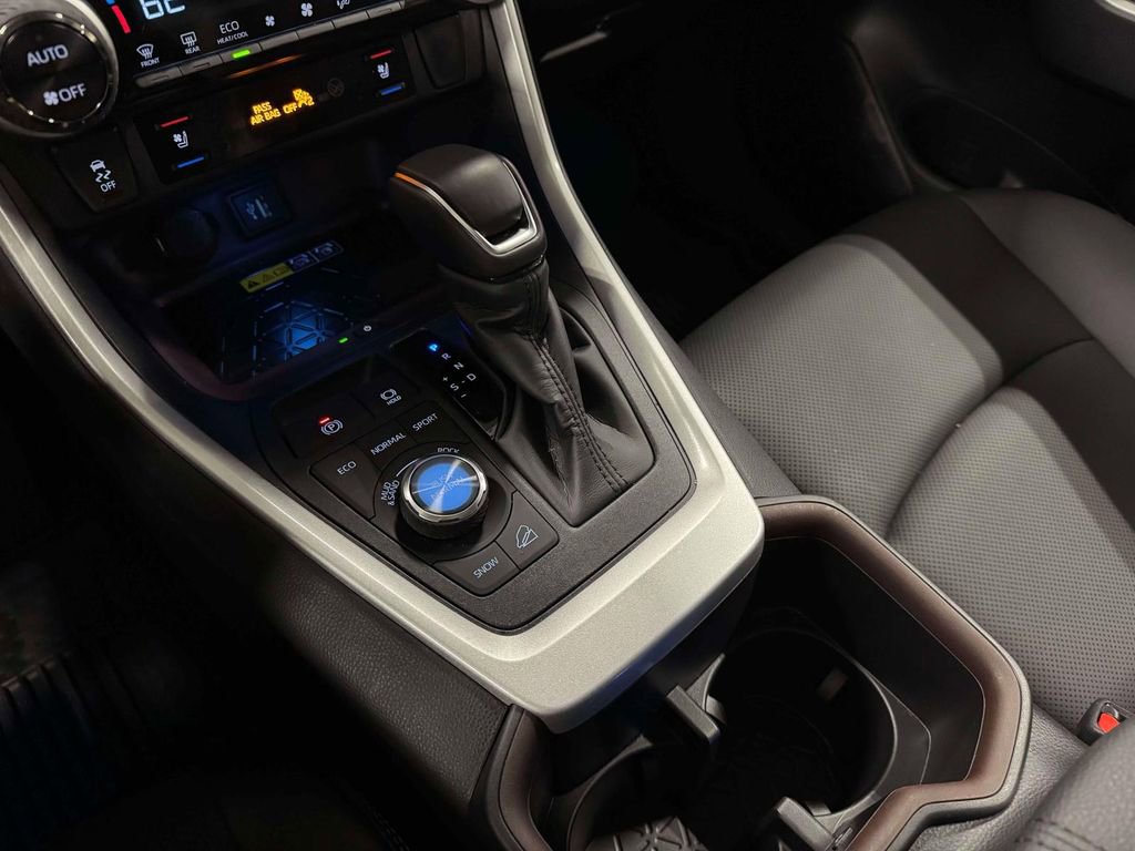 Used 2025 Toyota RAV4 Limited w/ Advanced Technology Package image 30