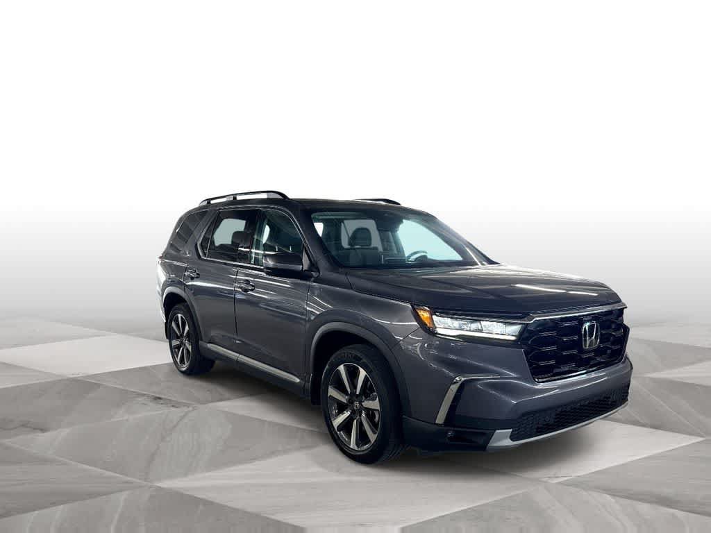Used 2024 Honda Pilot Touring image 2