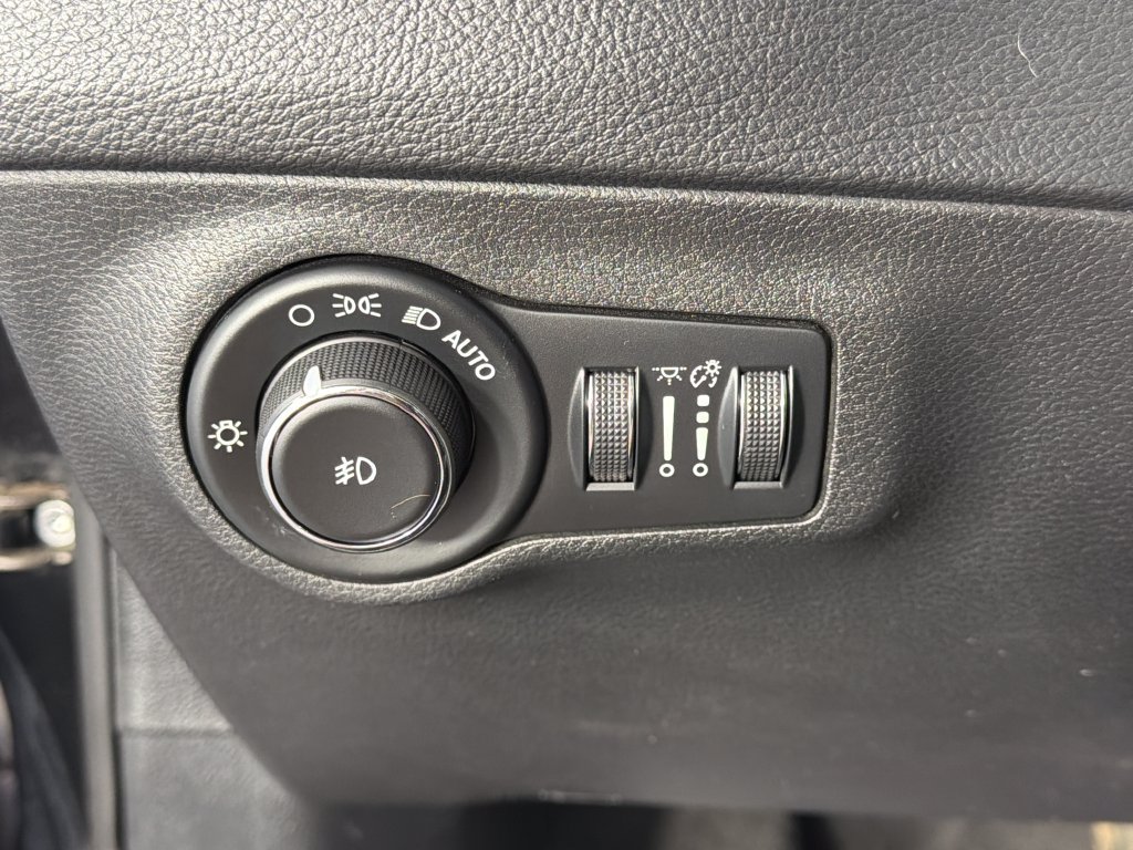 Used 2018 Jeep Compass Limited AWD/4WD image 15