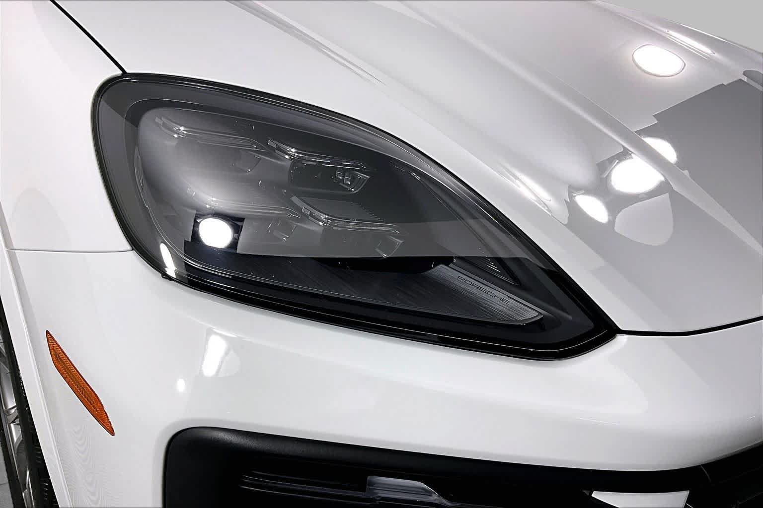 Used 2024 Porsche Cayenne AWD/4WD image 26
