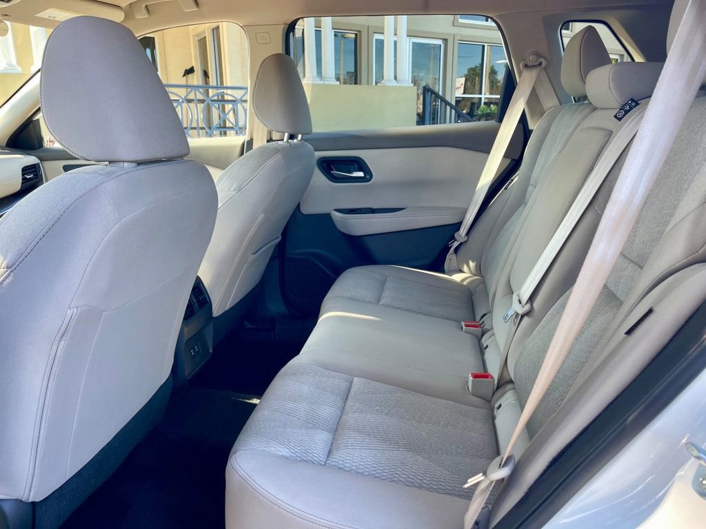 Used 2025 Nissan Rogue SV image 12