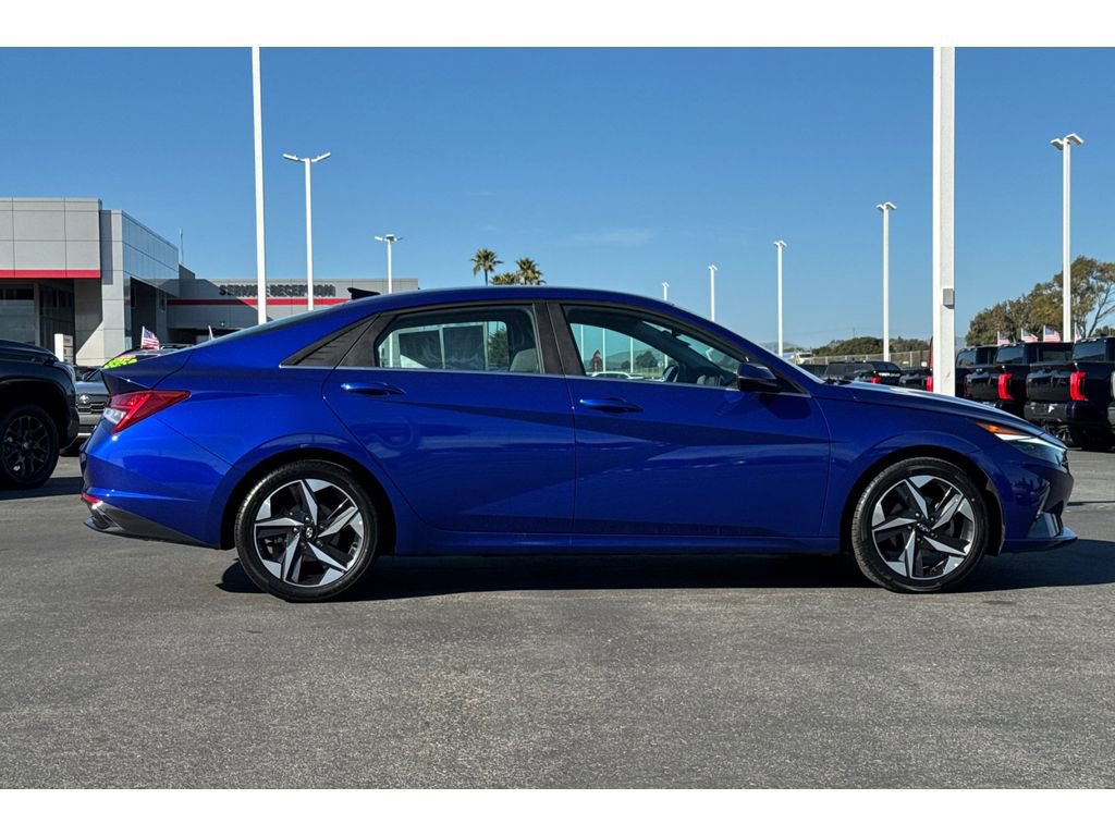 Used 2023 Hyundai Elantra Limited image 3