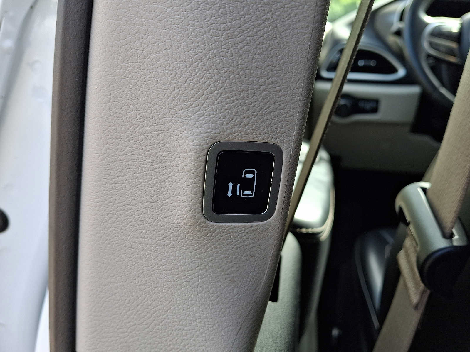 Certified 2023 Chrysler Pacifica Touring-L FWD image 15