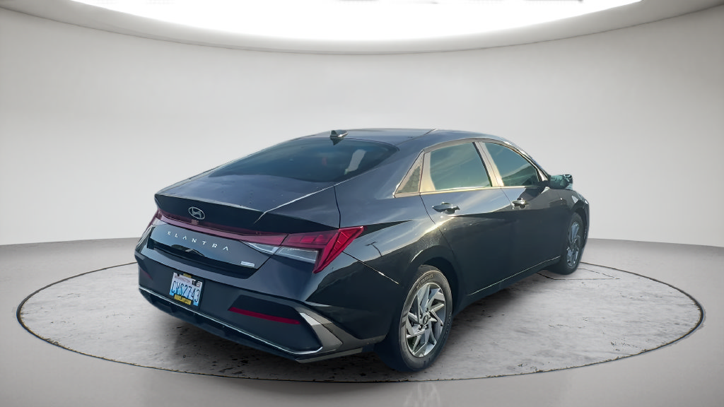 Used 2026 Hyundai Elantra Hybrid w/ Cargo Package FWD image 6