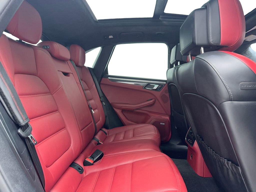 Used 2021 Porsche Macan Turbo image 17