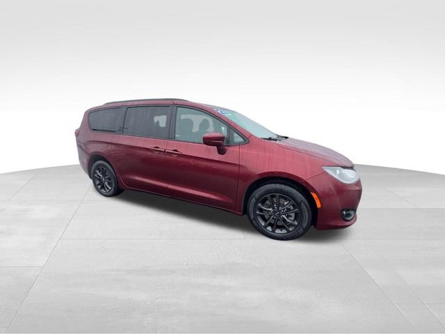 Used 2020 Chrysler Pacifica Touring-L image 2