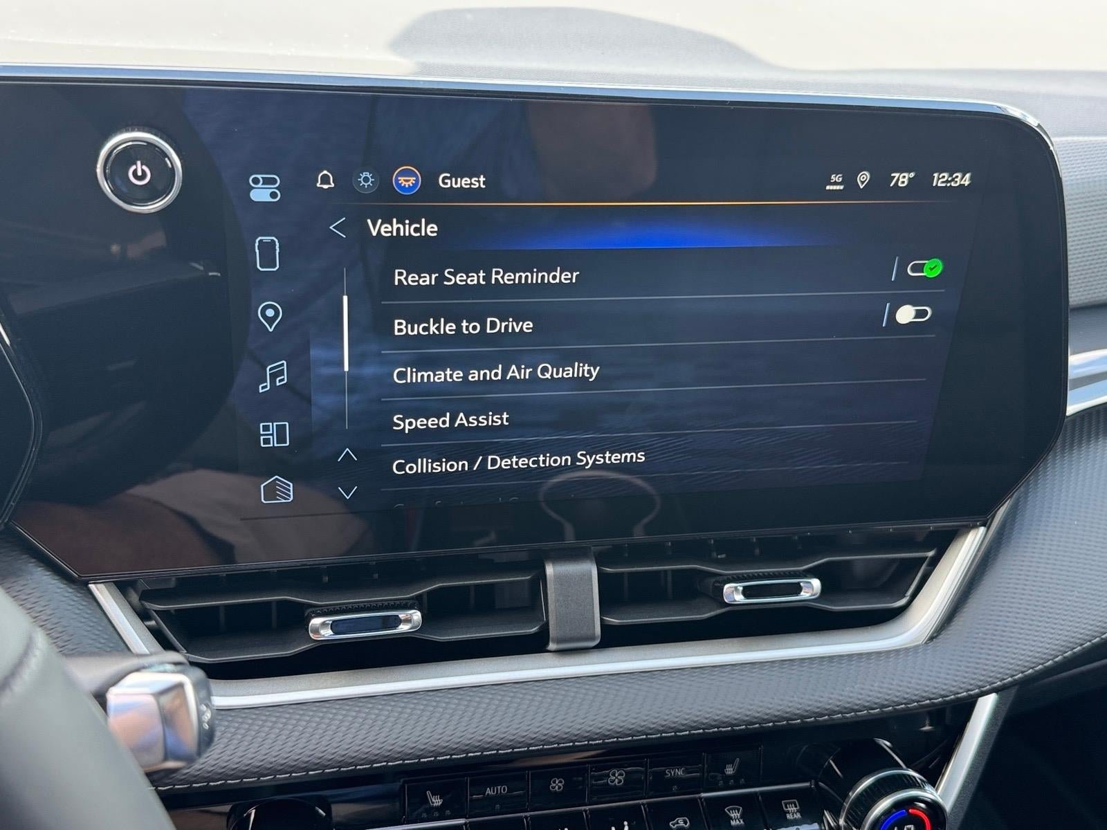 New 2027 Chevrolet Equinox LT w/ Convenience Package II AWD/4WD image 9