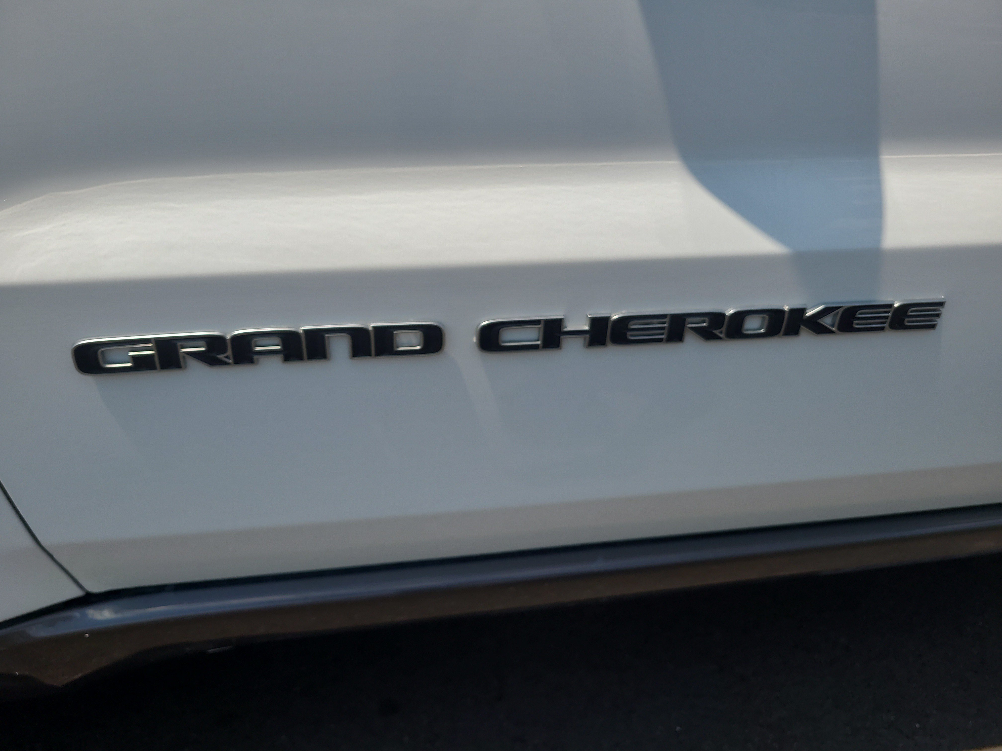 Used 2018 Jeep Grand Cherokee Limited AWD/4WD image 29