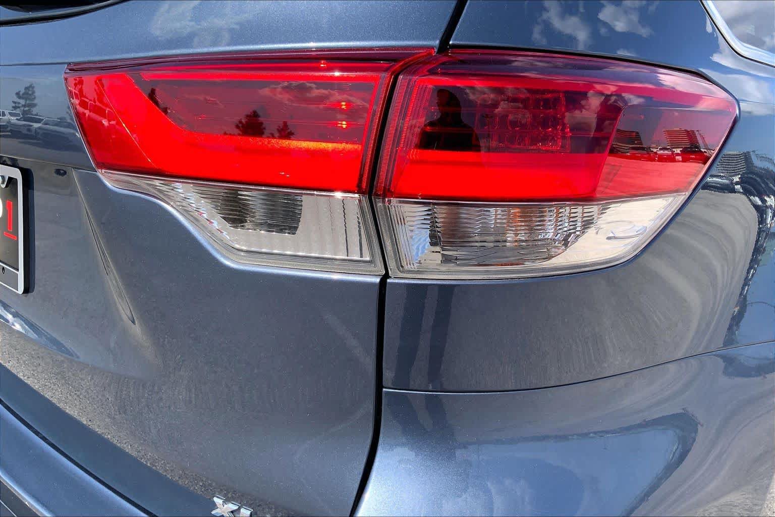 Used 2018 Toyota Highlander XLE FWD image 30
