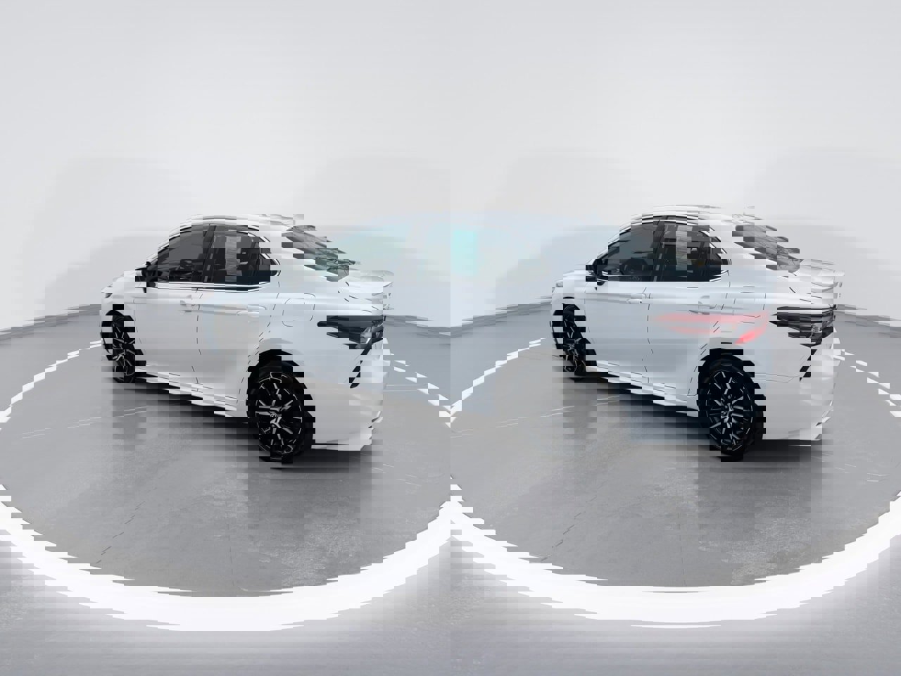 Used 2021 Toyota Camry SE w/ Cold Weather Package image 13